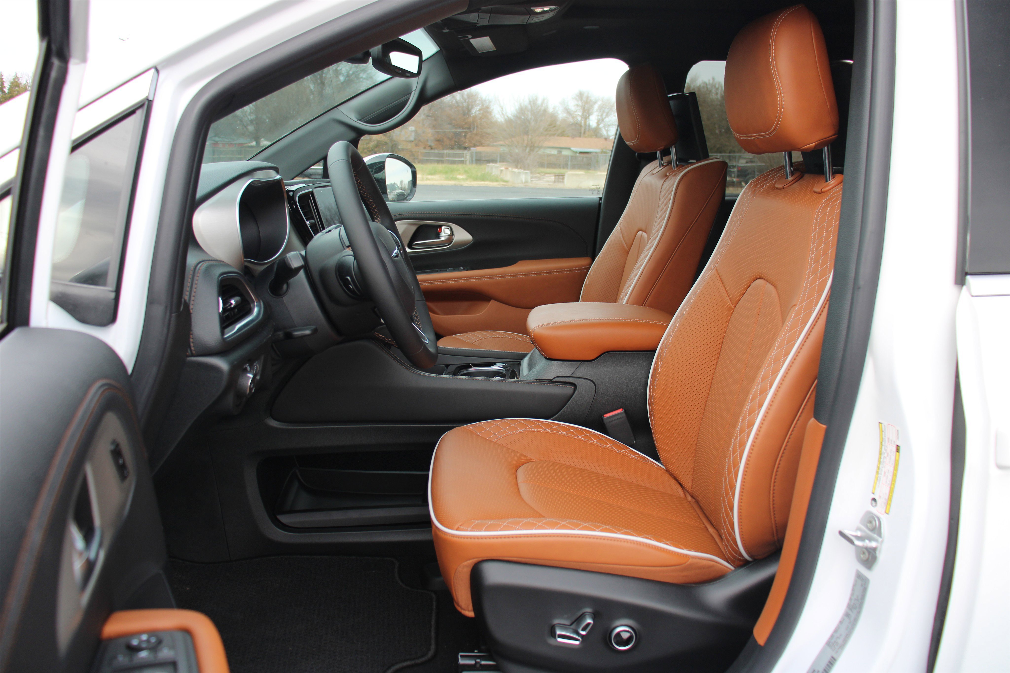 New 2026 Chrysler Pacifica Pinnacle image 3