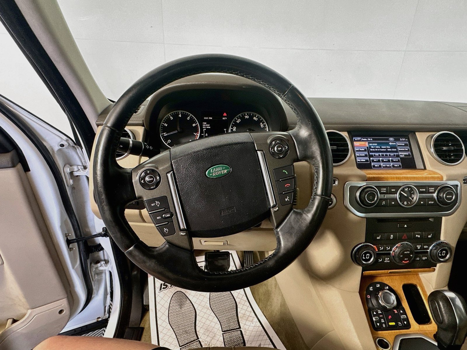 Used 2013 Land Rover LR4 HSE AWD/4WD image 11
