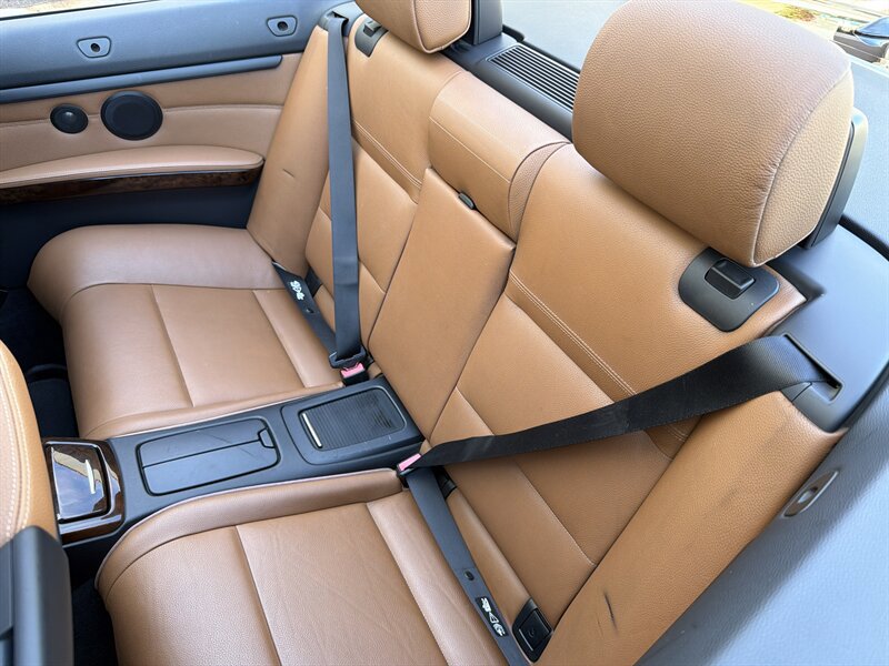 Used 2011 BMW 335i Convertible image 19