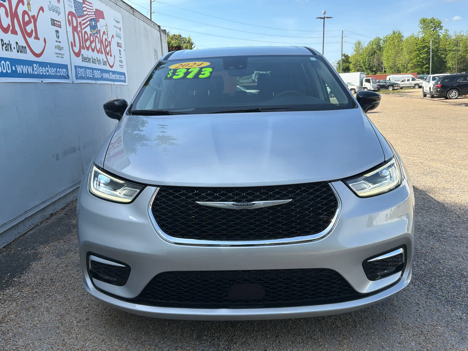 Used 2024 Chrysler Pacifica Touring-L FWD image 5