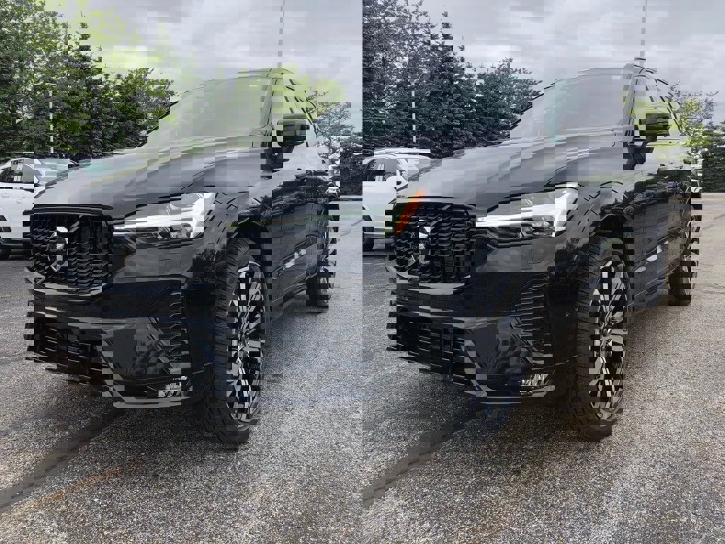 Used 2025 Volvo XC60 B5 Ultra w/ Protection Package Premier image 3