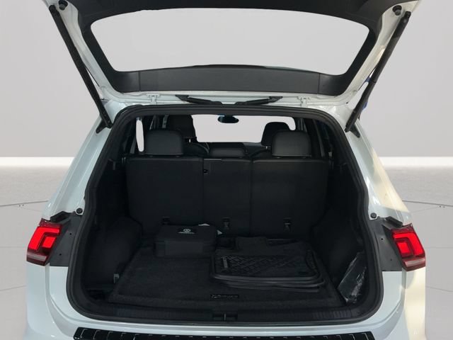 Certified 2023 Volkswagen Tiguan SEL R-Line AWD/4WD image 20