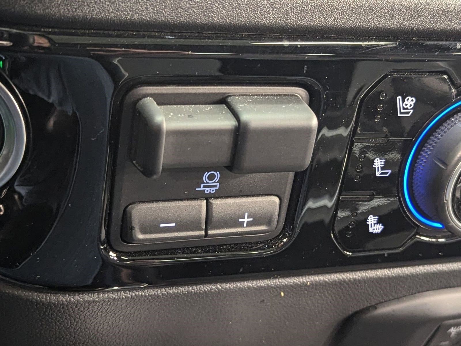 Used 2024 Chevrolet Silverado 2500 High Country w/ High Country Premium Package image 28