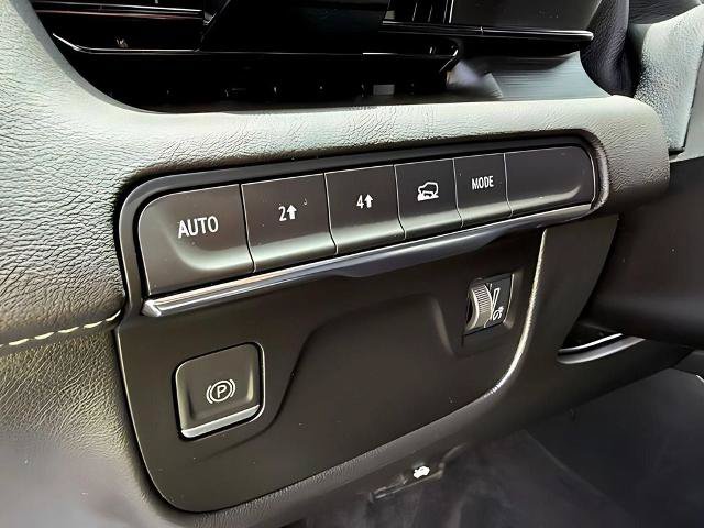 Used 2022 Cadillac Escalade Premium Luxury AWD/4WD image 16