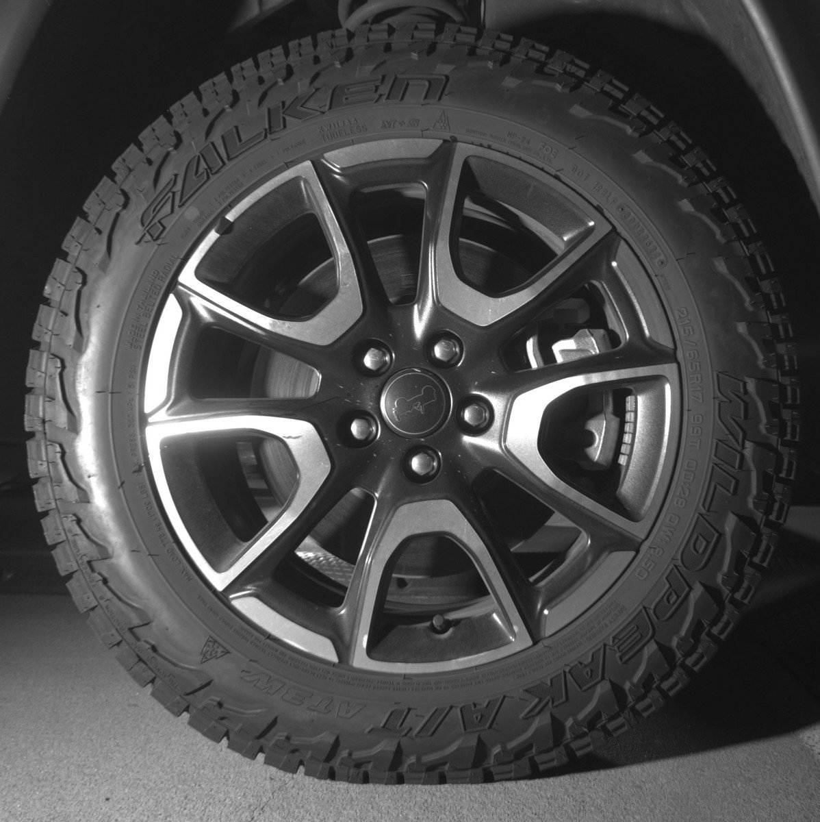 Used 2025 Jeep Compass Trailhawk AWD/4WD image 13