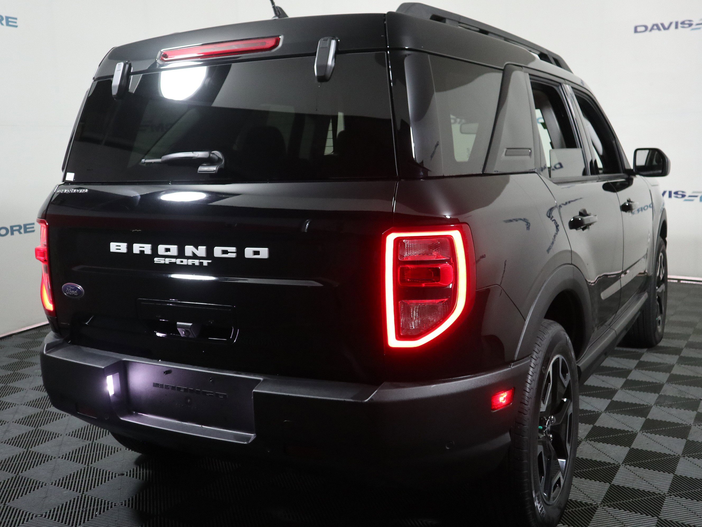 Used 2023 Ford Bronco Sport Outer Banks image 6