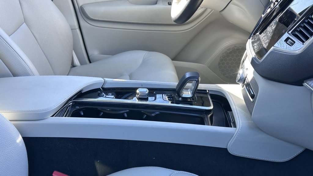 Used 2023 Volvo XC90 B5 Plus w/ Protection Package image 5