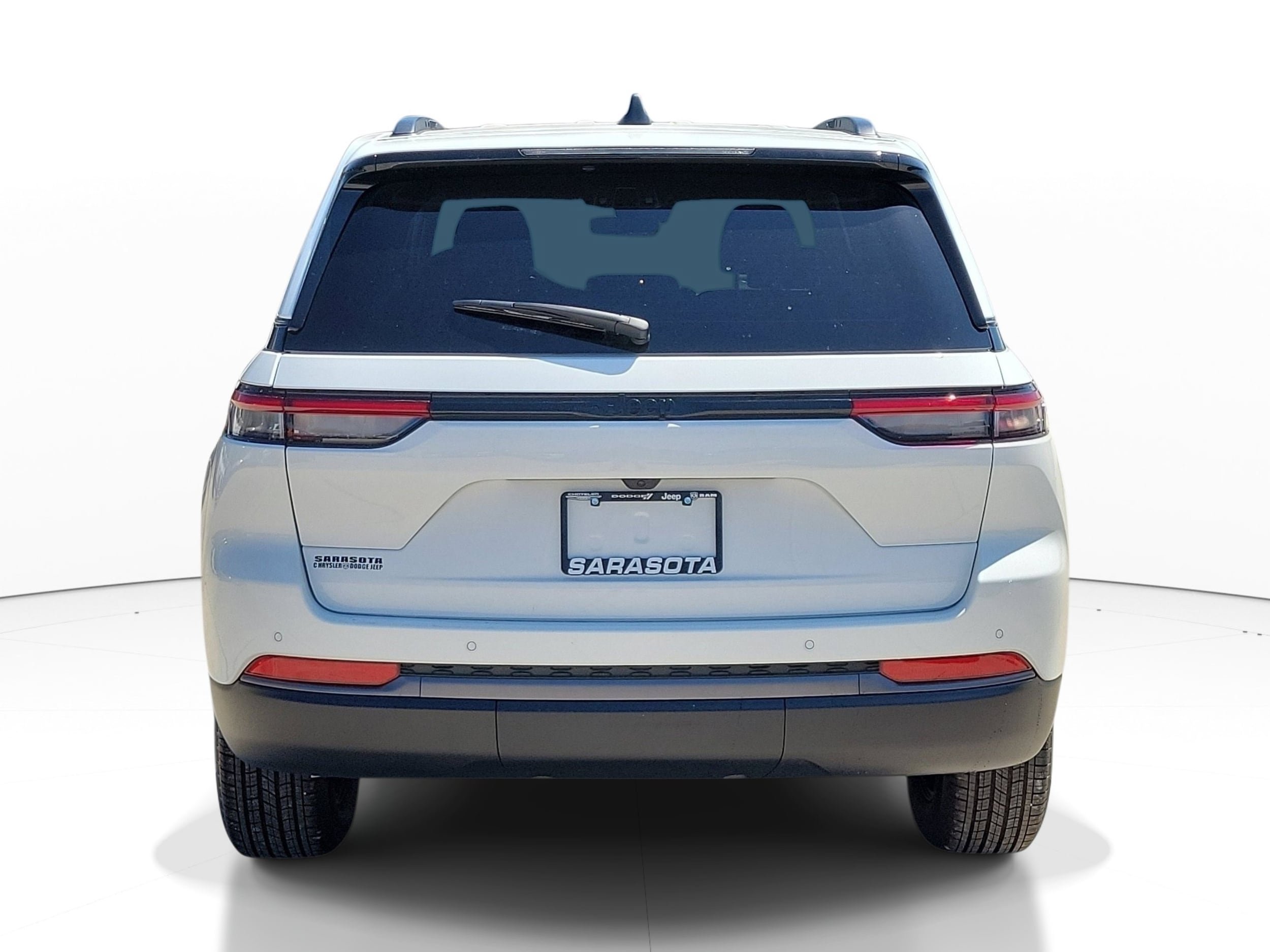 New 2026 Jeep Grand Cherokee Altitude RWD image 5