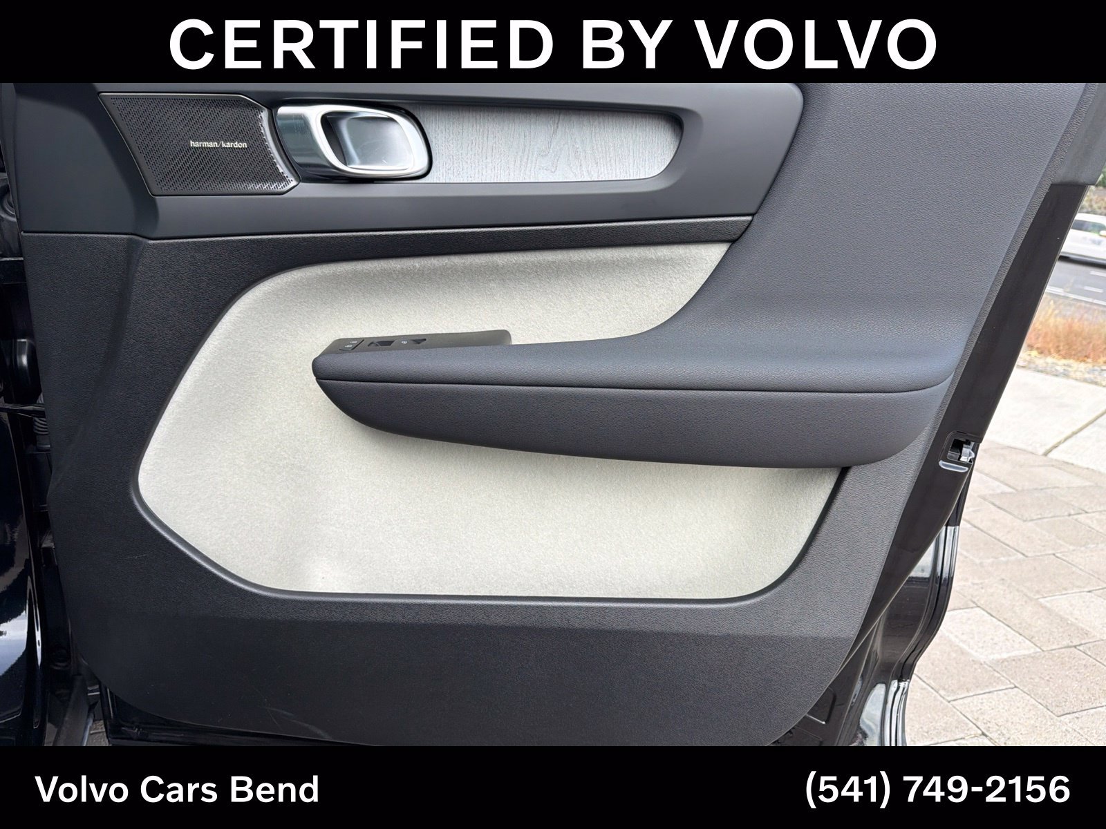 Used 2025 Volvo XC40 B5 Ultra AWD/4WD image 25