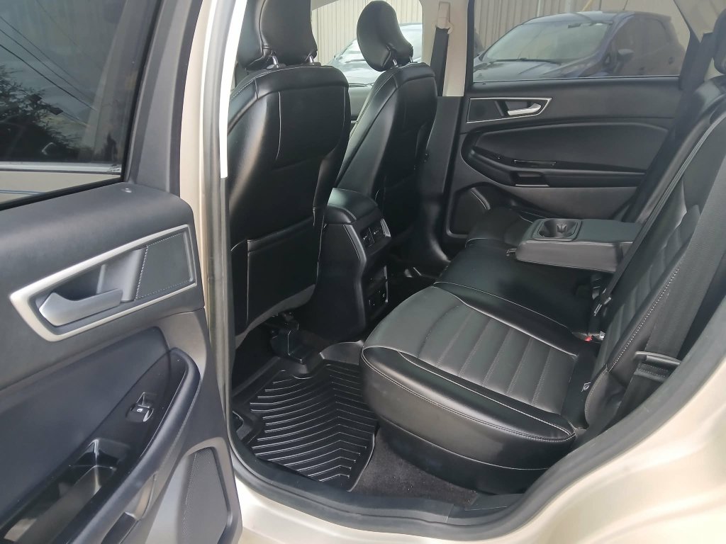 Used 2018 Ford Edge SEL w/ Equipment Group 201A FWD image 11