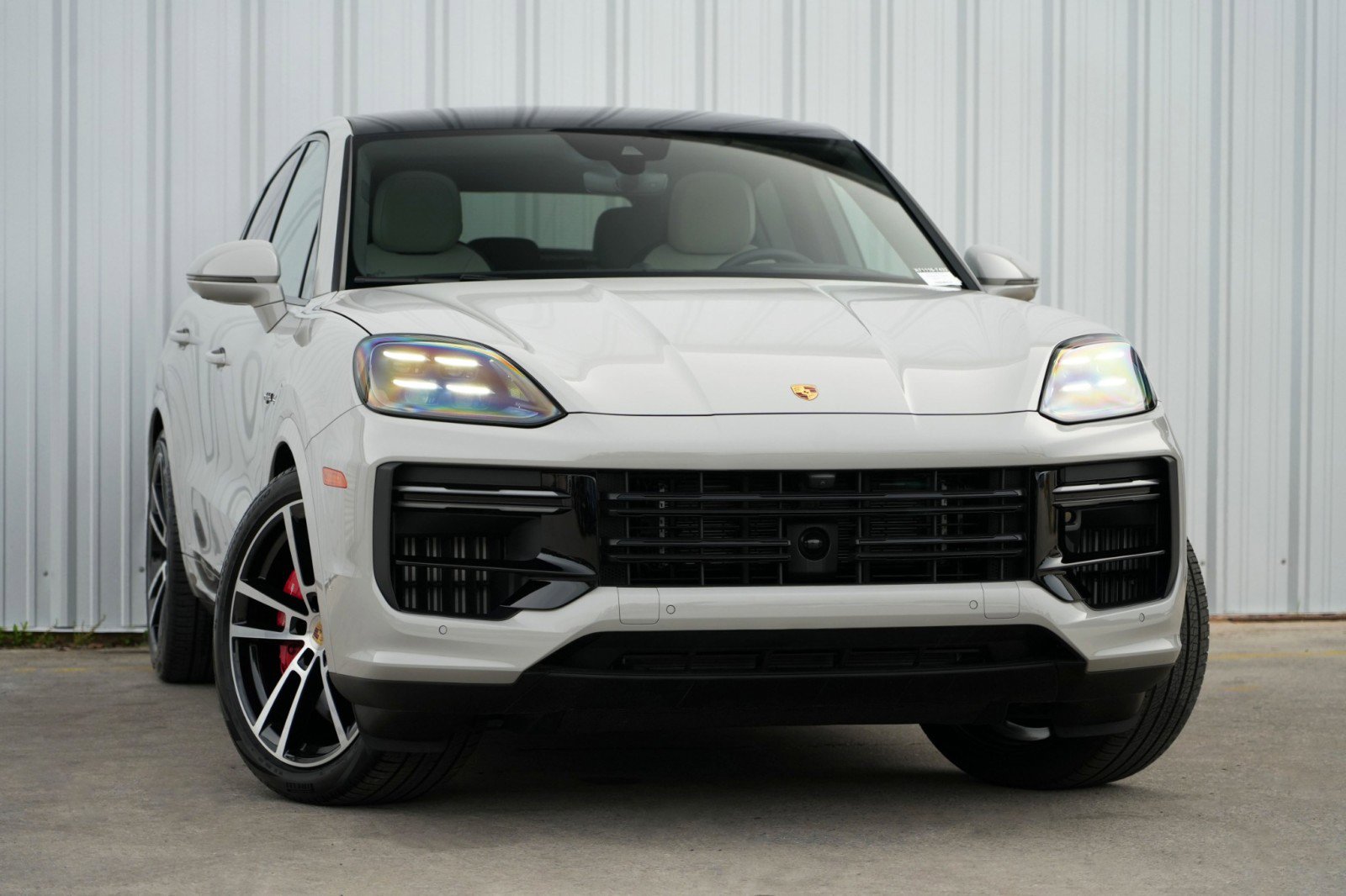 Used 2024 Porsche Cayenne Turbo image 4