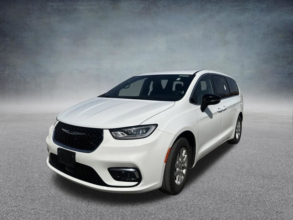 Used 2025 Chrysler Pacifica Select image 32