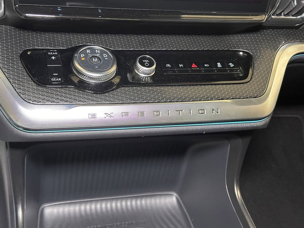 New 2026 Ford Expedition Platinum w/ Stealth Performance Package image 36