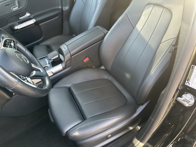 Used 2023 Mercedes-Benz GLB 250 4MATIC w/ Premium Package image 21