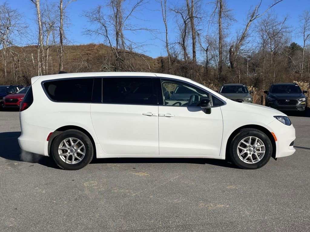 Used 2024 Chrysler Voyager LX image 29