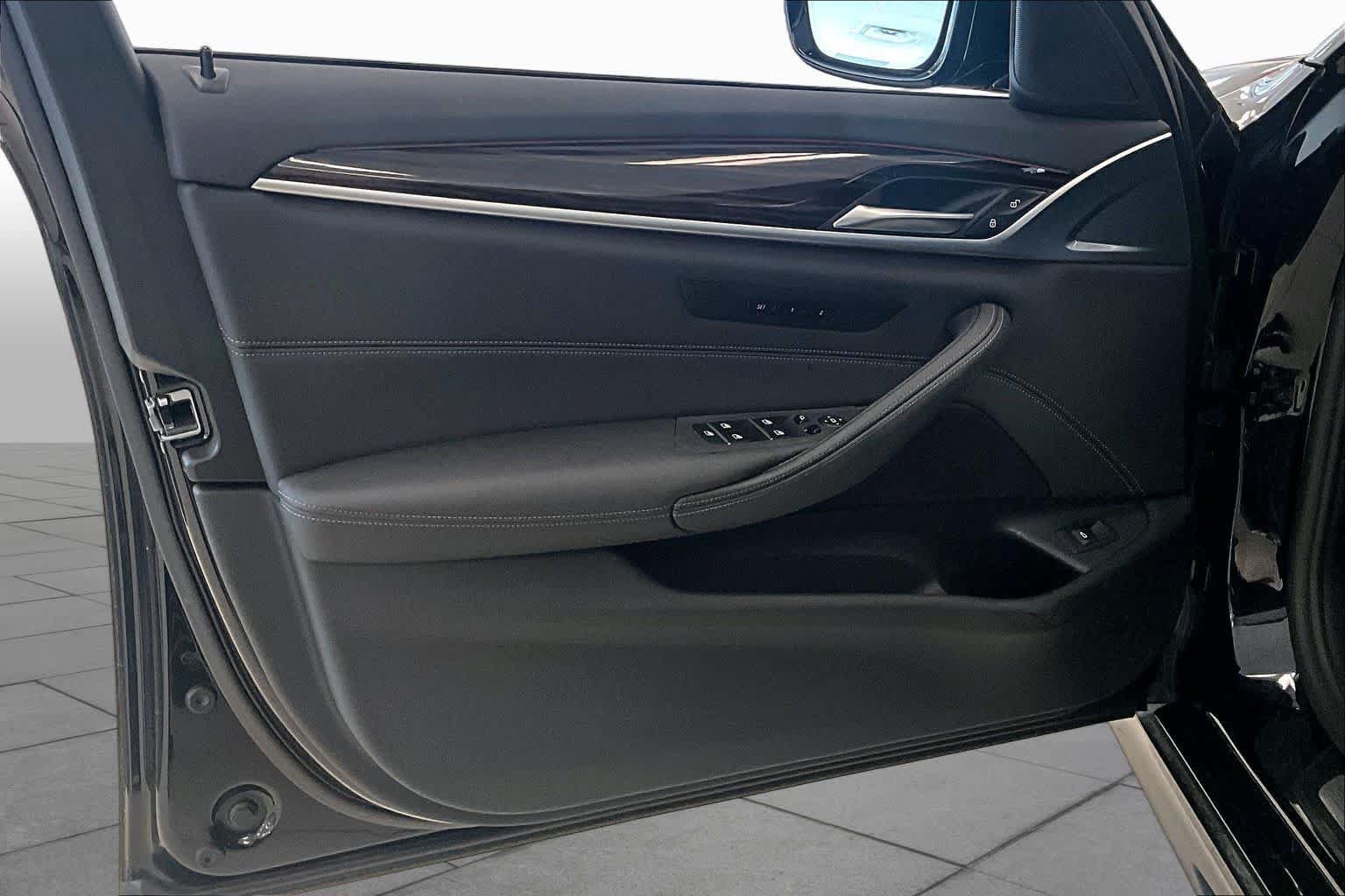 Used 2023 BMW 540i w/ M Sport Package RWD image 19