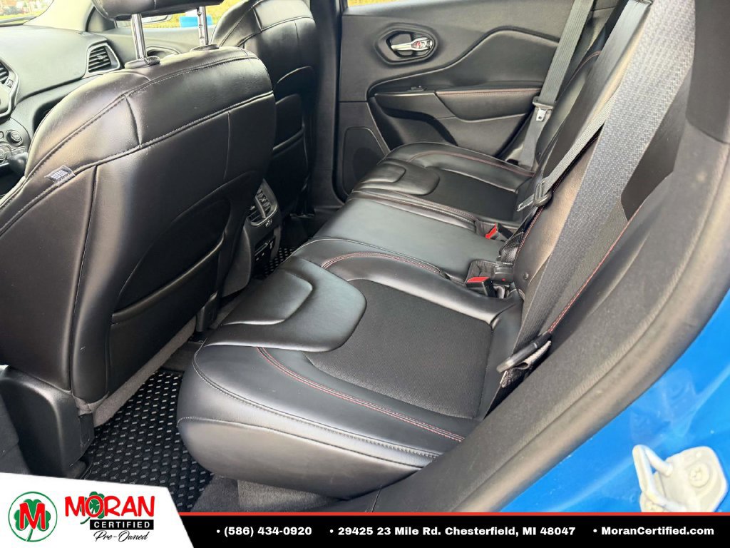Used 2019 Jeep Cherokee Trailhawk w/ Cold Weather Group AWD/4WD image 12