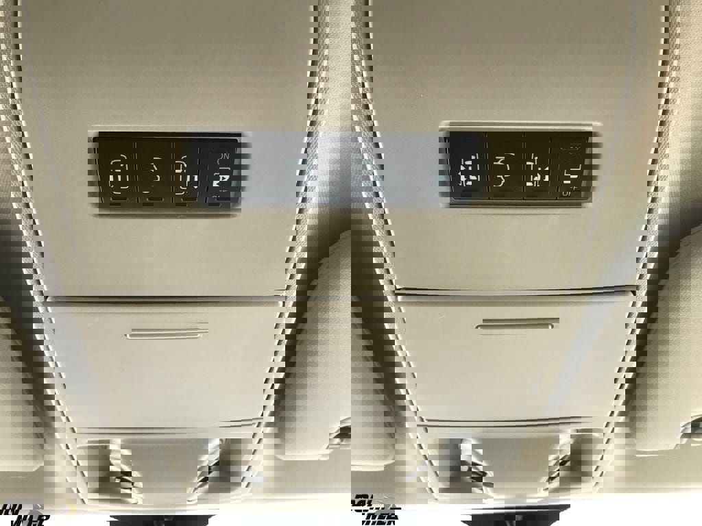 Certified 2016 Chrysler Town & Country Touring w/ Driver Convenience Group image 24