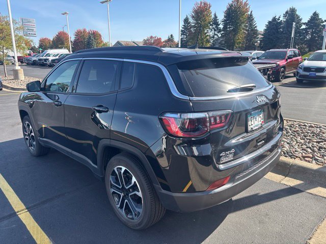 Used 2023 Jeep Compass Limited AWD/4WD image 3