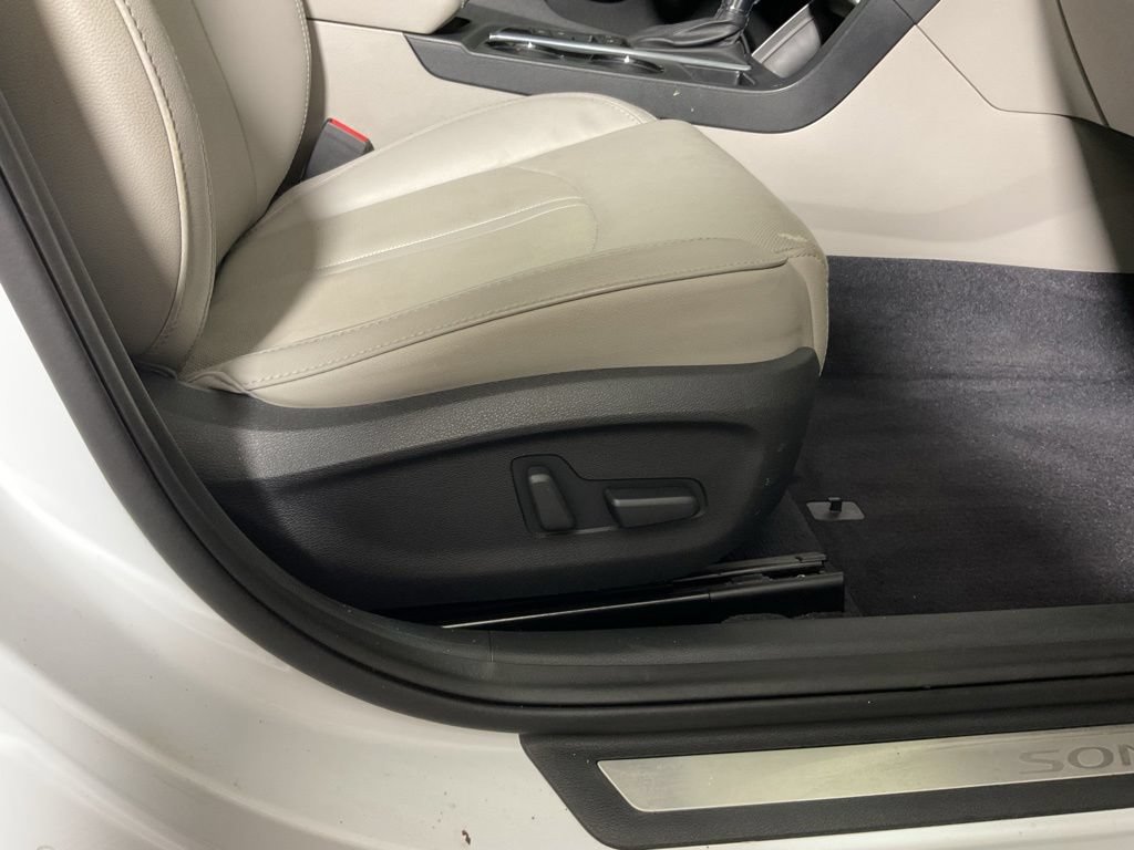 Used 2016 Hyundai Sonata Limited w/ Option Group 05 FWD image 39