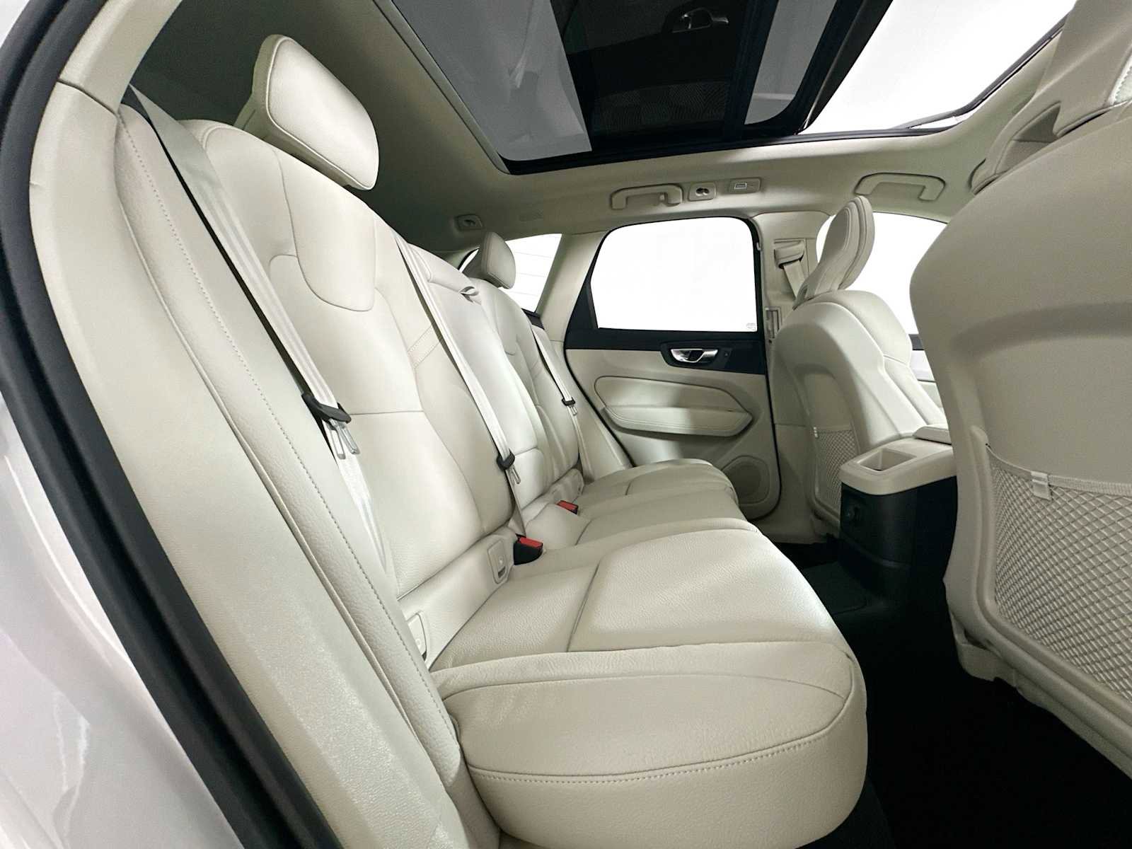 Certified 2025 Volvo XC60 T8 Plus w/ Protection Package Premier image 22