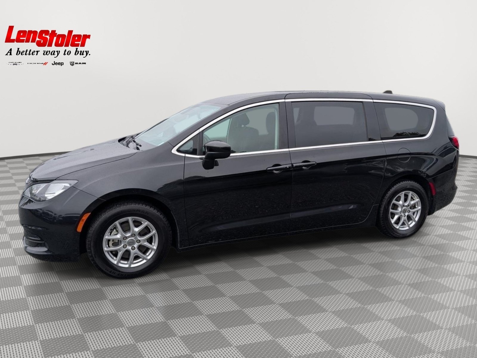 Used 2023 Chrysler Voyager LX FWD image 2
