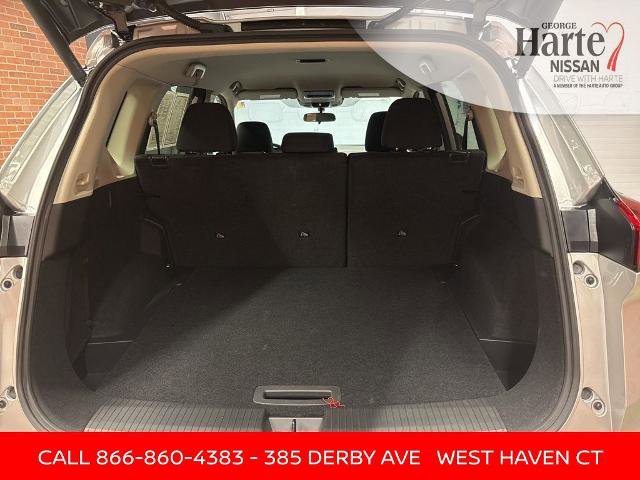 Certified 2025 Nissan Rogue SV image 26