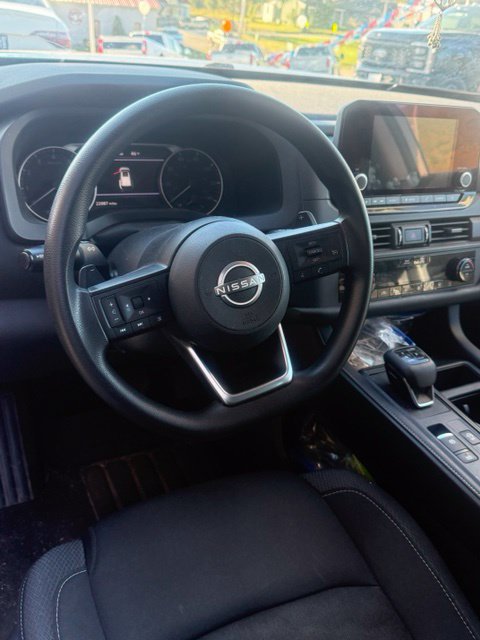 Used 2025 Nissan Pathfinder S AWD/4WD image 4