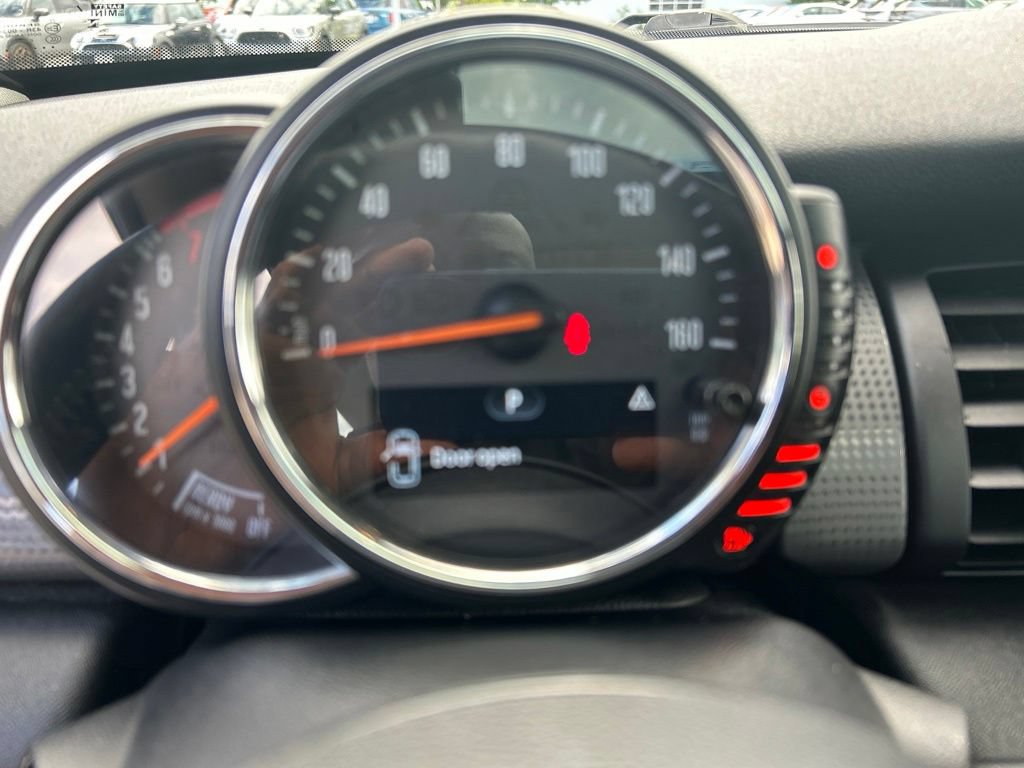 Used 2015 MINI Cooper 2-Door Hardtop FWD image 28