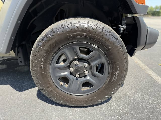 Used 2025 Jeep Wrangler Sport AWD/4WD image 35