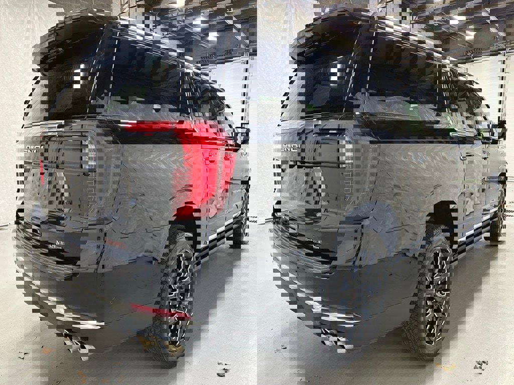 Used 2025 GMC Yukon XL Denali w/ Sun & Power Step Package image 7