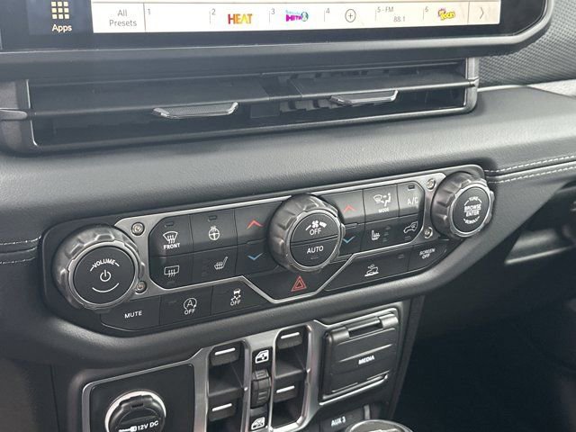 New 2026 Jeep Gladiator Rubicon w/ Technology Group AWD/4WD image 30