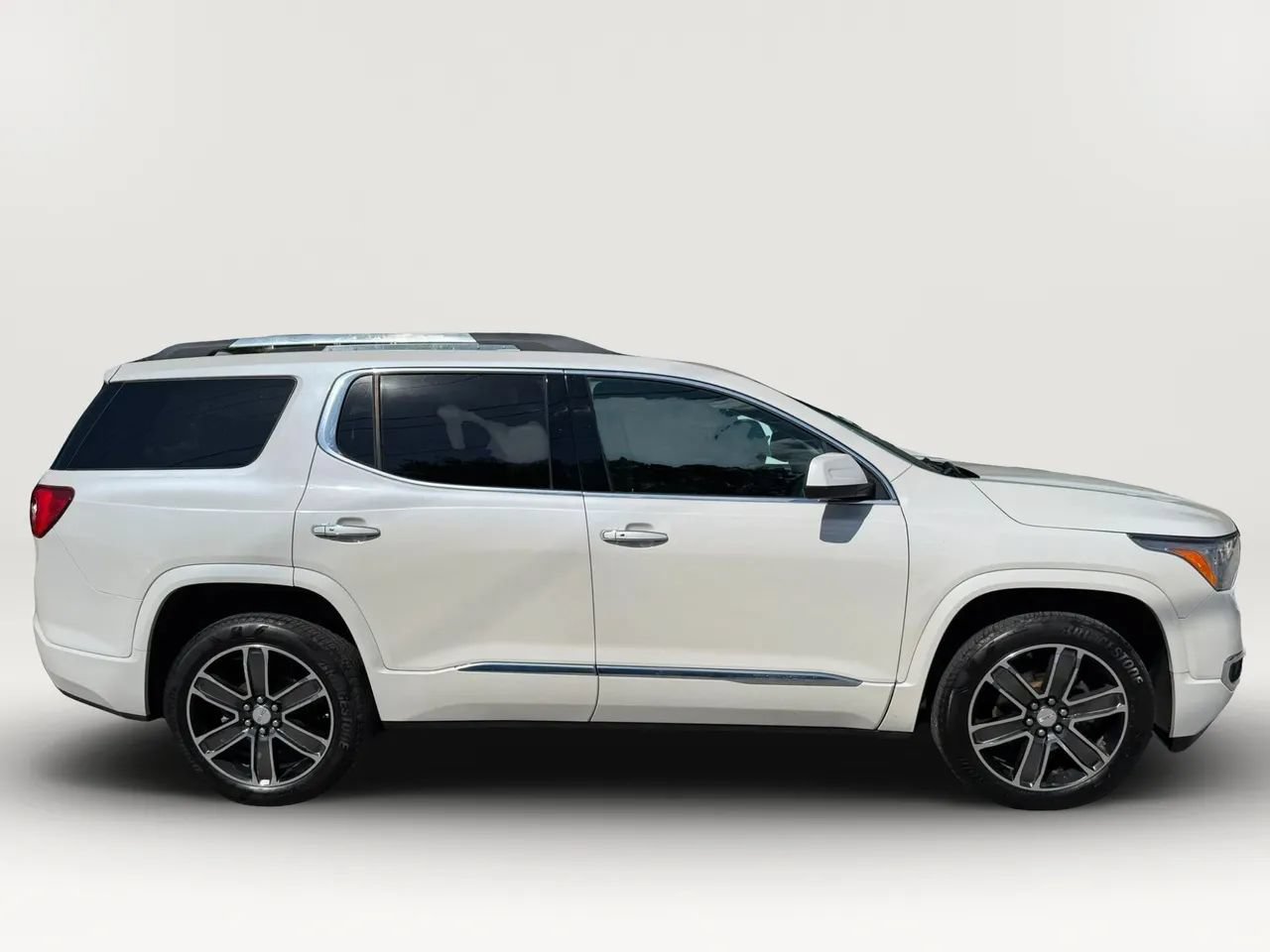Used 2017 GMC Acadia Denali w/ Technology Package AWD/4WD image 2