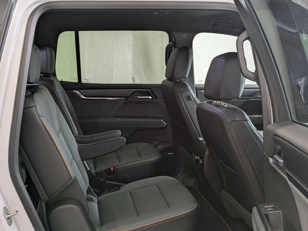 New 2026 GMC Acadia AT4 w/ LPO, Floor Liner Package AWD/4WD image 10