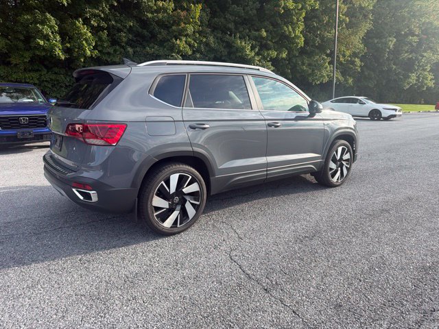 Used 2024 Volkswagen Taos SEL AWD/4WD image 2