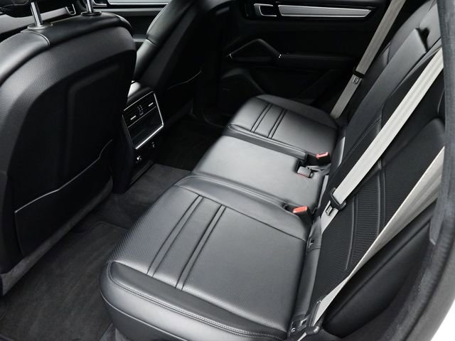 Certified 2022 Porsche Cayenne Platinum Edition image 15