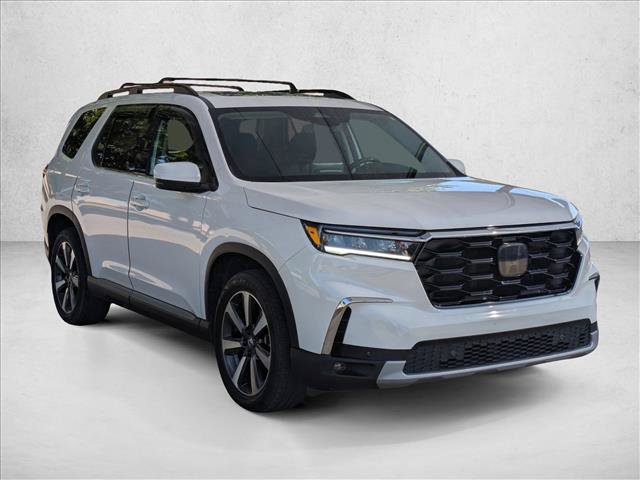 Certified 2023 Honda Pilot Touring image 3