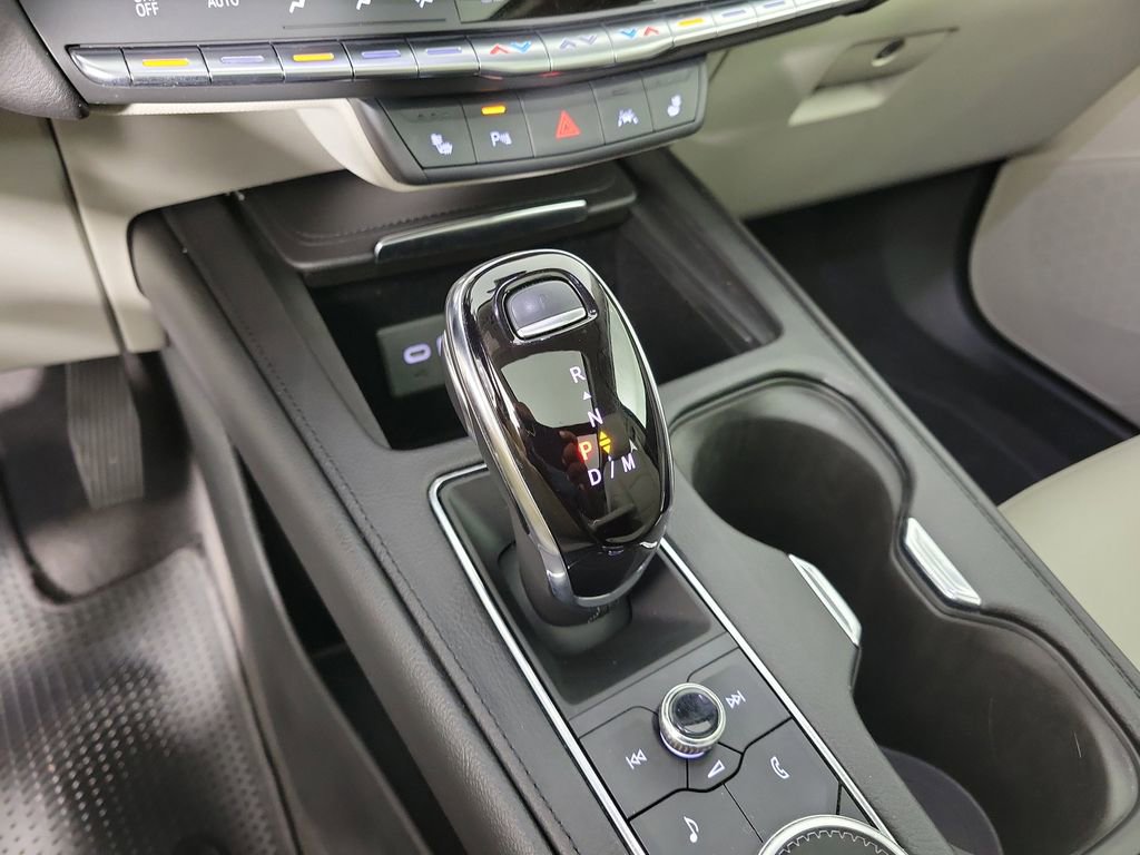Used 2021 Cadillac XT4 Luxury w/ Cold Weather Package FWD image 29