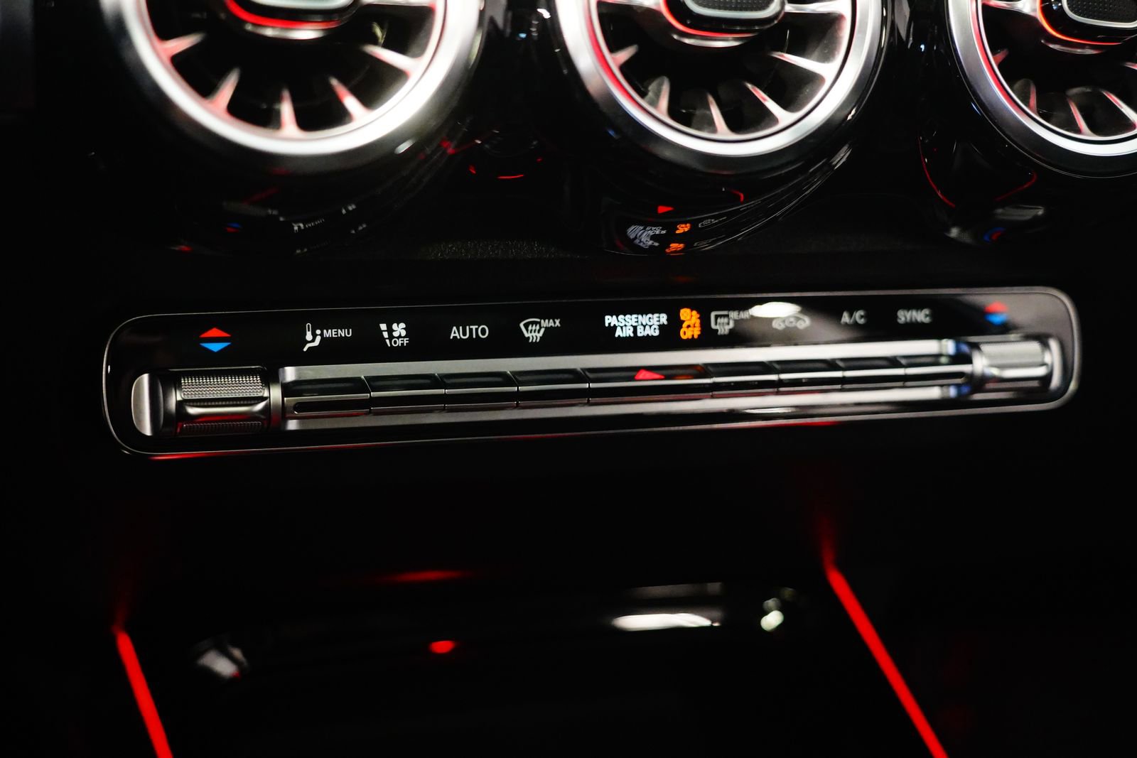 Used 2023 Mercedes-Benz GLB 250 4MATIC image 24