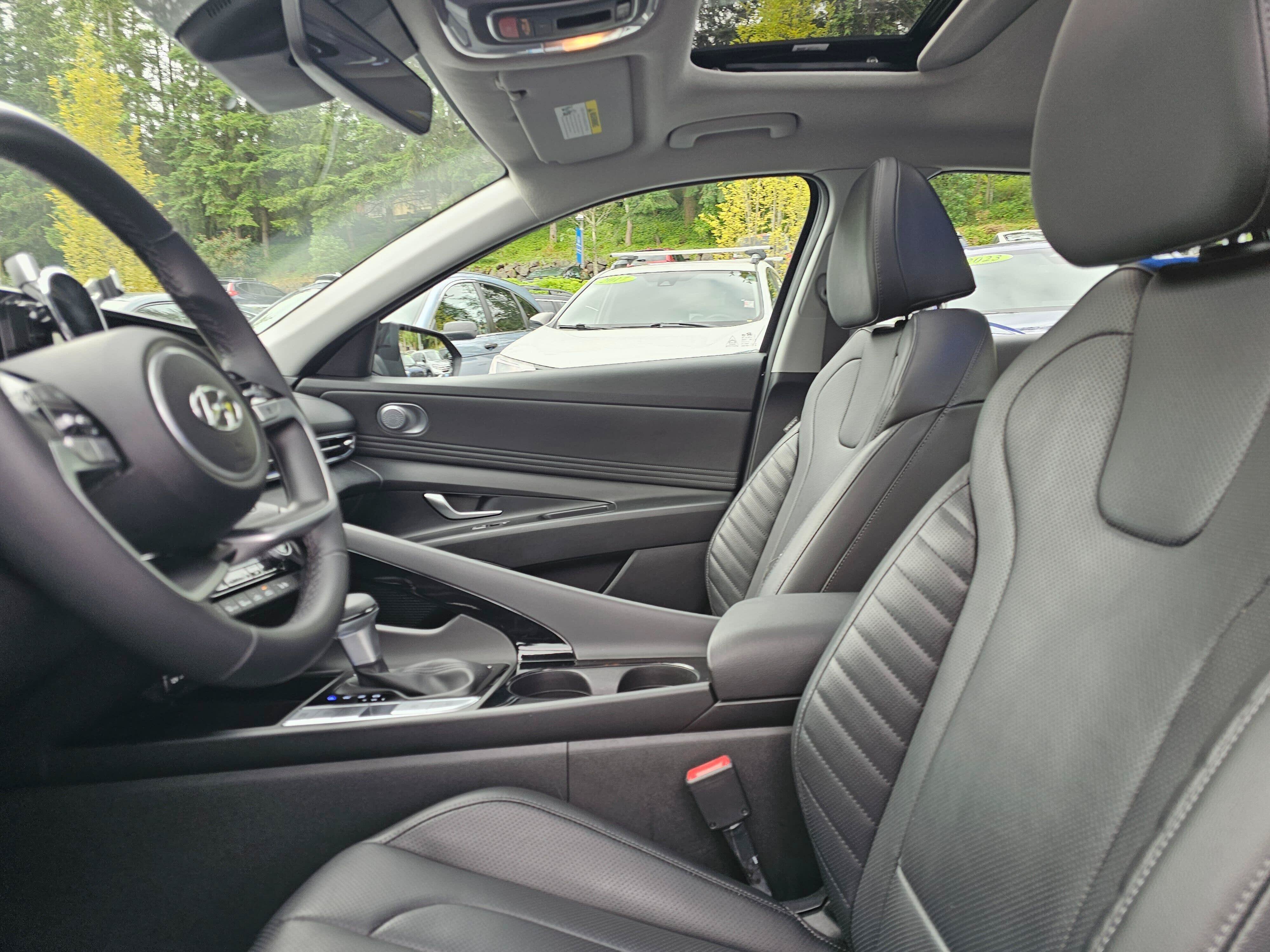 Used 2023 Hyundai Elantra Limited FWD image 22