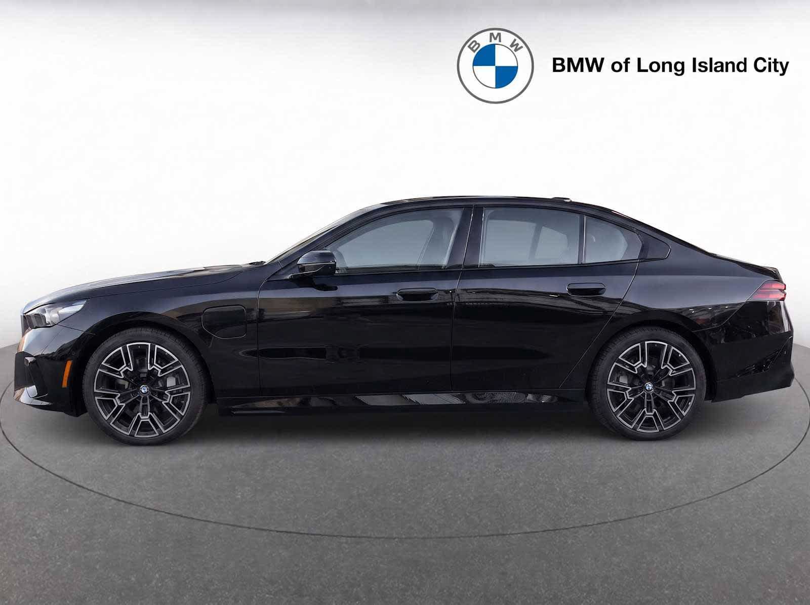 New 2027 BMW 530i xDrive w/ M Sport Package AWD/4WD image 4