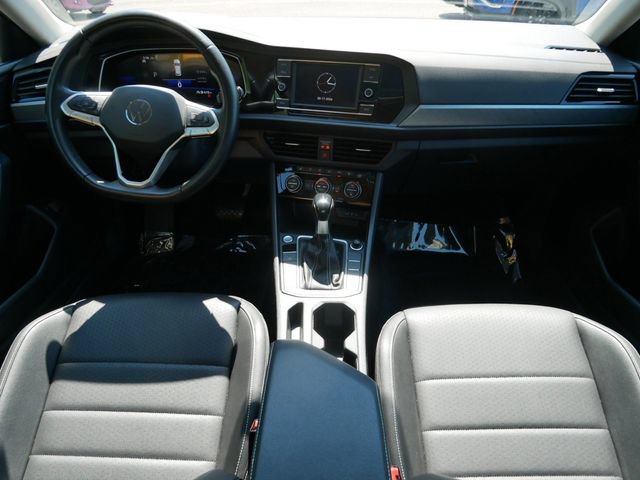 Used 2024 Volkswagen Jetta SE FWD image 13