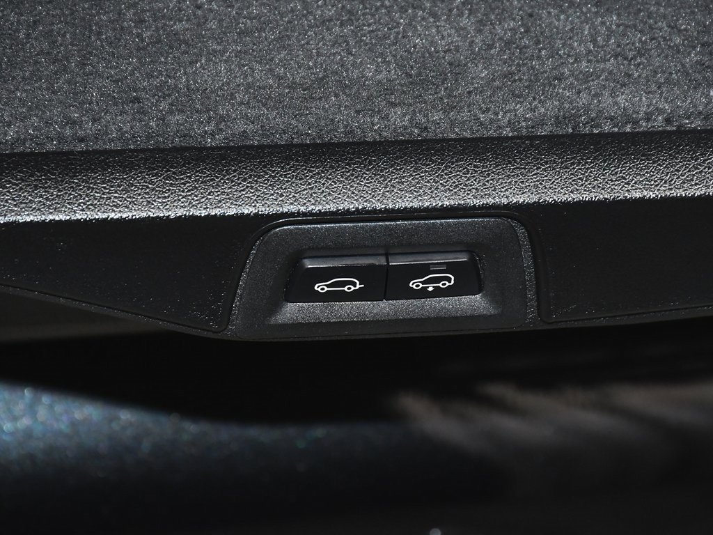 Used 2024 BMW X7 xDrive40i w/ Executive Package image 97