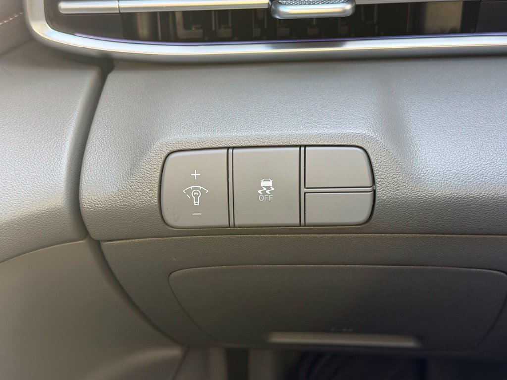 Used 2025 Hyundai Elantra SEL FWD image 10