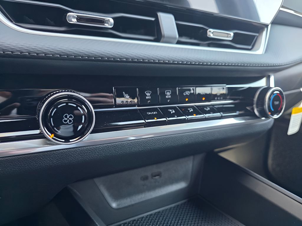 New 2026 Chevrolet Equinox LT w/ LPO, Floor Liner Package image 22