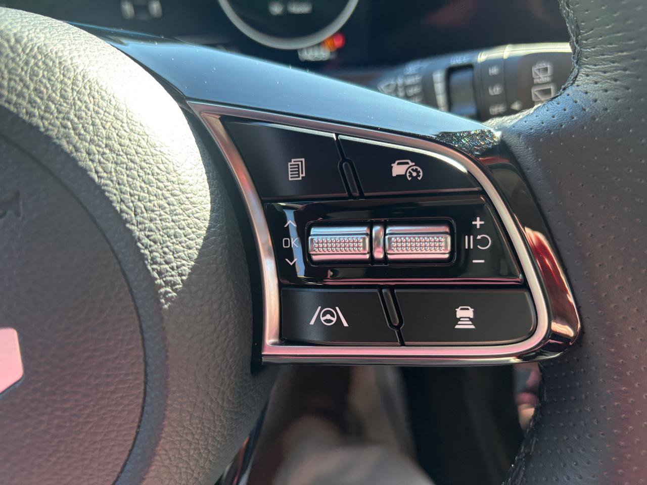 Used 2024 Kia Seltos SX w/ SX Sunroof Package image 18