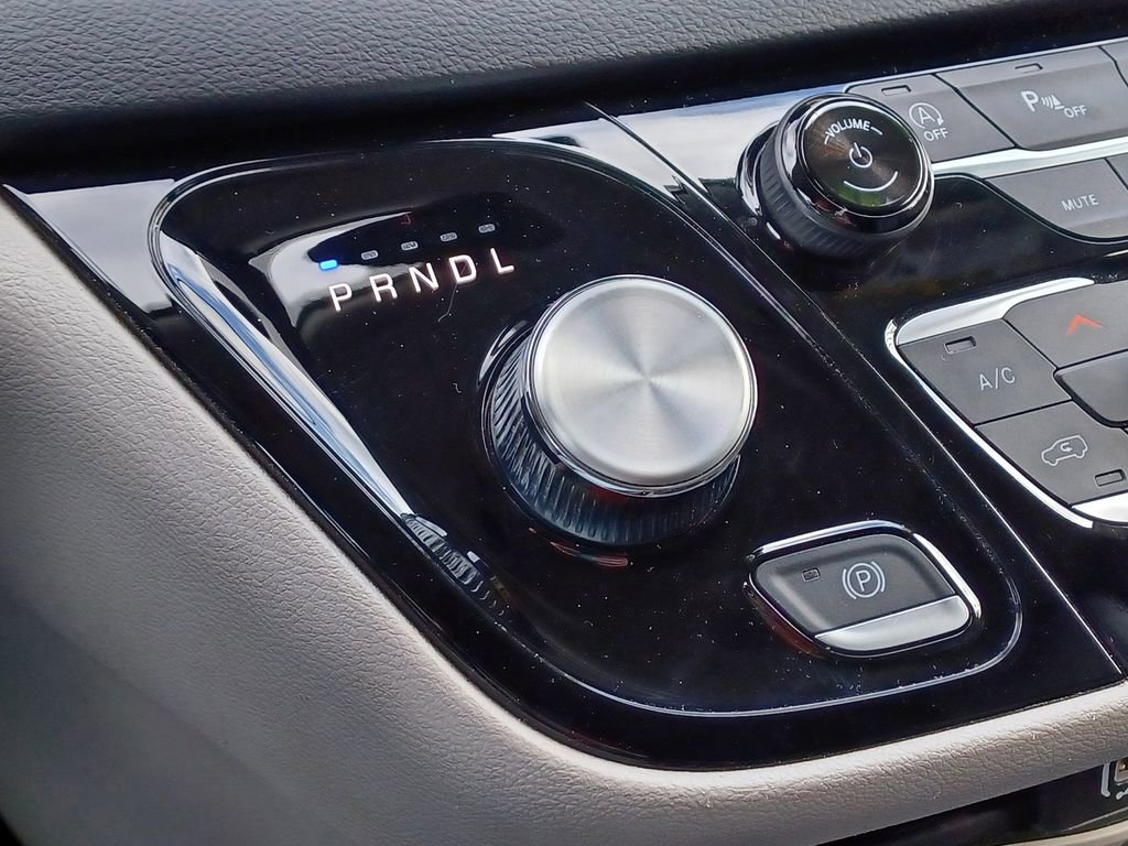 Used 2023 Chrysler Pacifica Touring-L FWD image 25