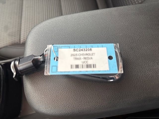 Used 2025 Chevrolet Trax LT w/ LT Convenience Package image 33