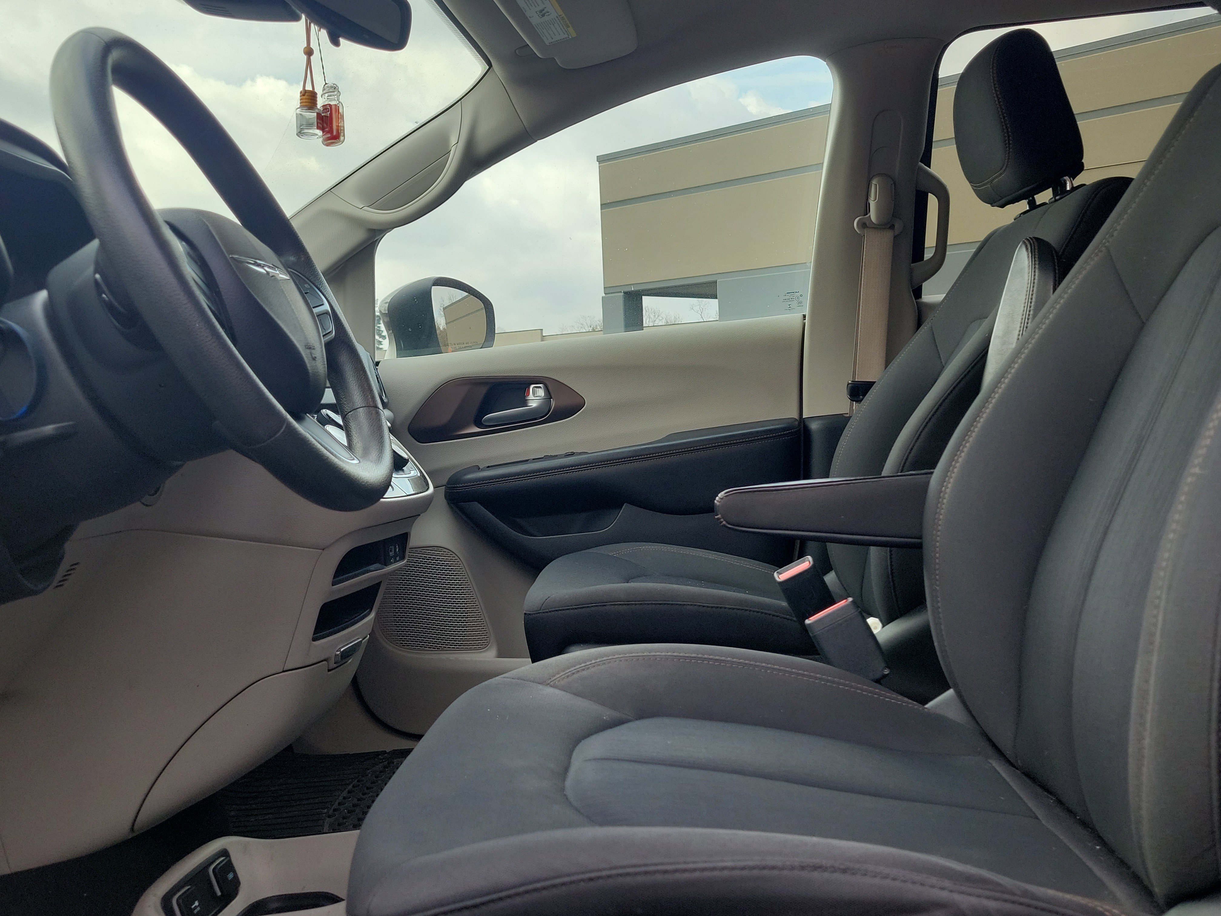 Used 2017 Chrysler Pacifica Touring image 21