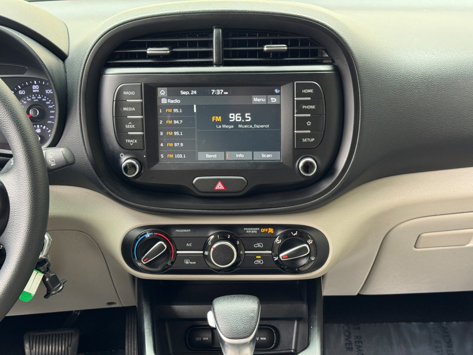 Used 2020 Kia Soul LX FWD image 21
